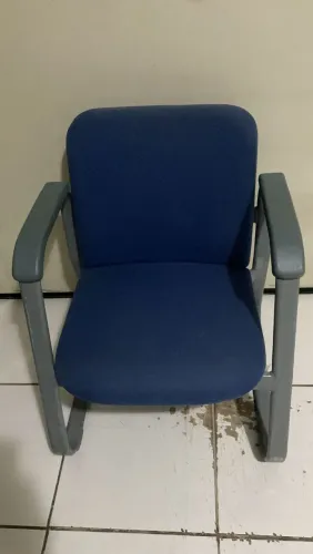 Cadeira- Alumínio e Estofado Azul - R$ 150<br>