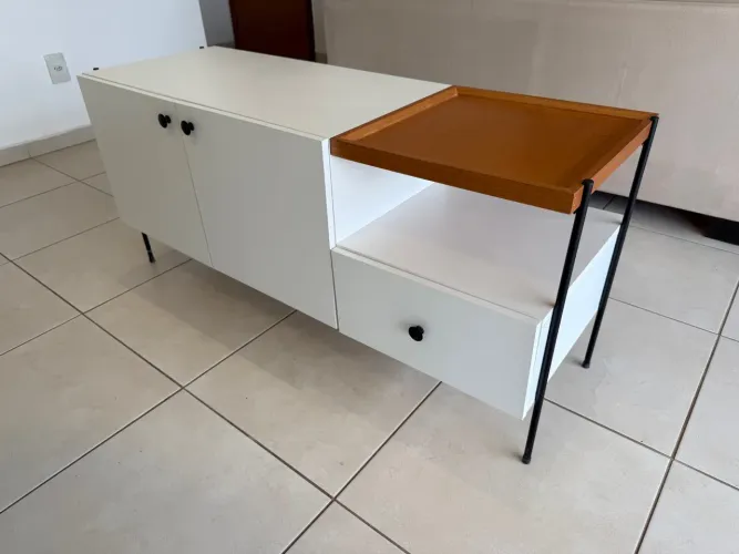 Rack NOVO 2 PORTAS 1 GAVETA E PÉS DE METAL 122,5 X 41,5 X 56 CM