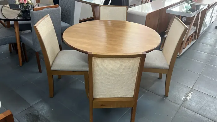 Mesa de Jantar Redonda com 4 Cadeiras de madeira 