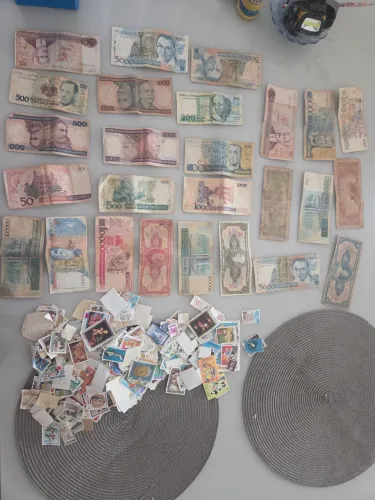 Notas e selos antigos (coleção)