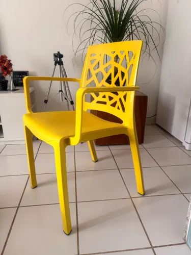 CADEIRA AMARELA