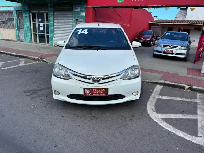 Toyota Etios XLS Sedan 1.5 Flex 16V 4P Mec. 2014