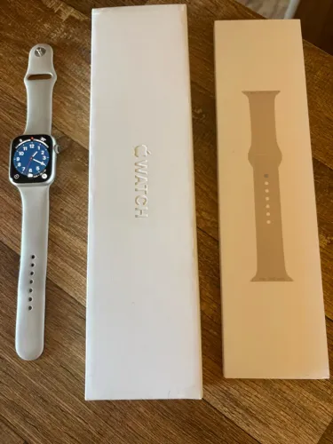 Apple Watch Série 8 - 45 mm starlight
