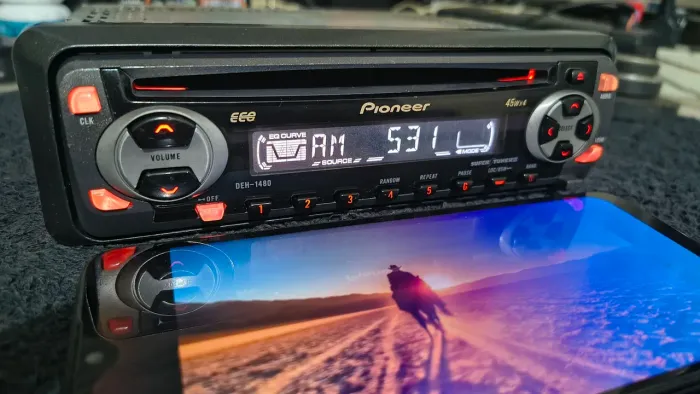Rádio Pioneer com Bluetooth 