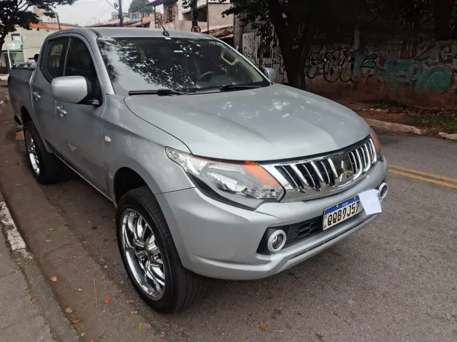 Mitsubishi L200 Triton Sport GLX 2.4 CD Diesel Mec. 2019