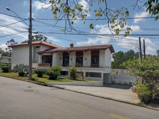 Casa à Venda no Condomínio Marambaia em Vinhedo, no bairro Marambaia.