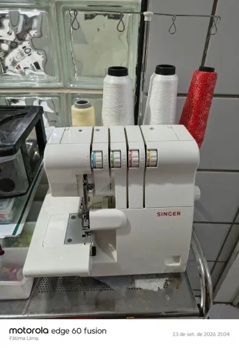 Máquina Overlock Singer
