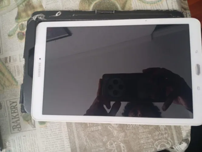 Tablet branco Samsung 9.6