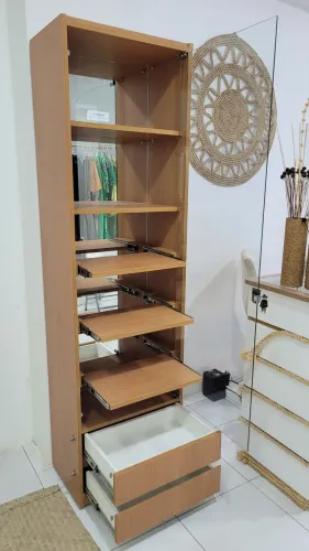 ESTANTE EXPOSITORA EM MDF