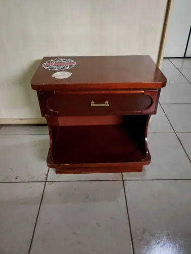 Gaveteiro de canto de cama casal ou solteiro, criado mudo,de madeira maciça....