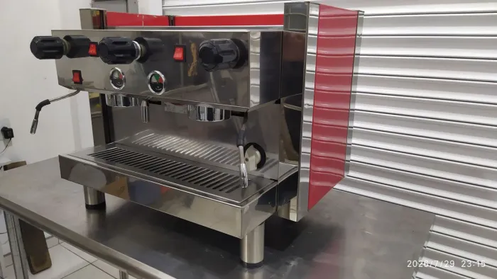 Máquina para café expresso profissional de 2 grupos