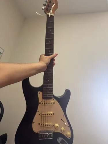Guitarra stratocaster