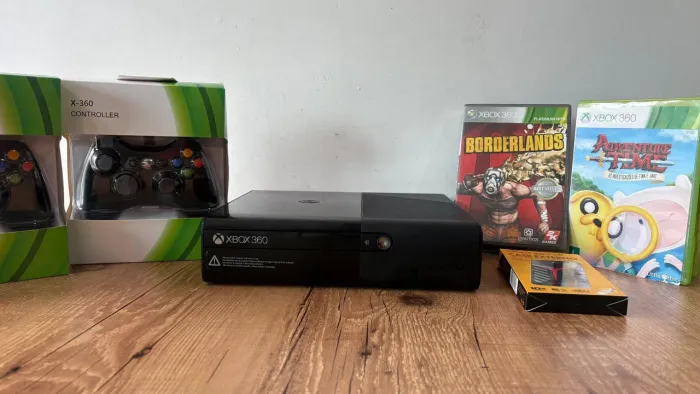 Xbox 360 Com 2 Controles + Hd com Jogos