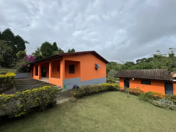 IBIÚNA-SP; À Verdadeira Casa de Campo Esparramado por uma imensidão de terreno com 3.130,0