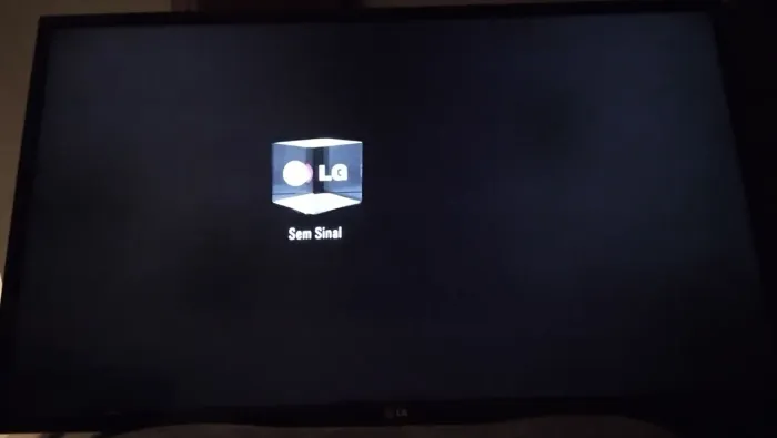 TV LCD LG 43" (tela tremendo)<br>TV LCD 42?, marca LG, modelo LH 30 FR