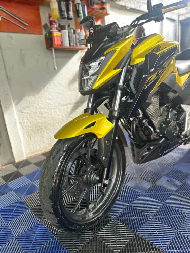Vende - se moto Twister CB 300