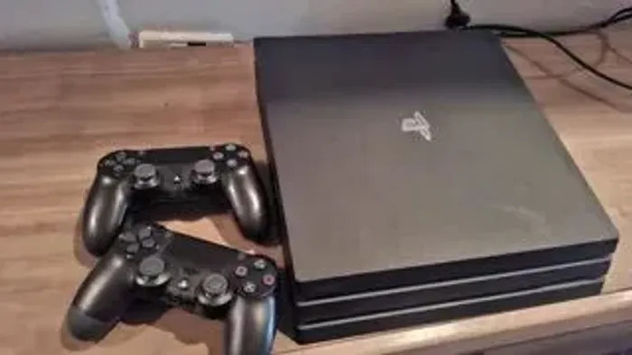 Vendo ps4 usado em estado novo no valor de 2.000 R$