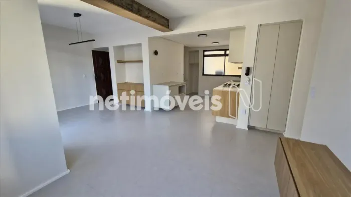 Lindo apartamento reformado e bem localizado!!! Só entrar!