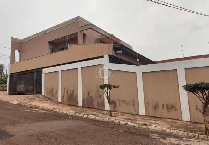 SOBRADO FRENTE PAR ORLA MORENA