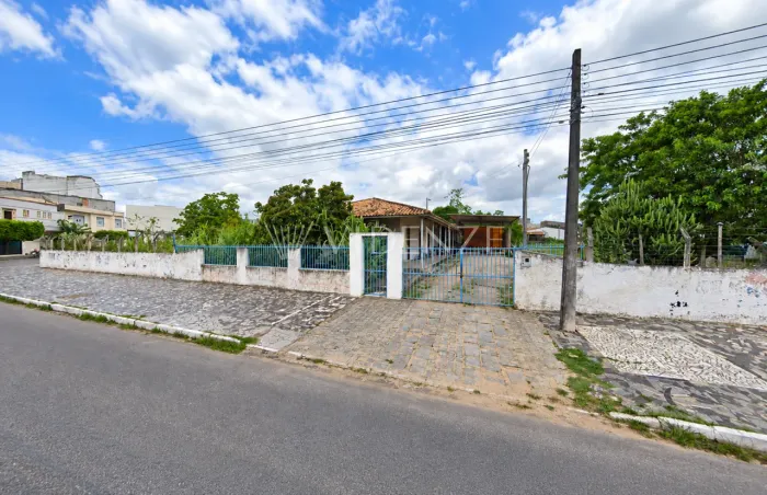 Casa com Terreno à Venda próximo ao Restaurante de Carminha, na Avenida Nova - Itabaiana