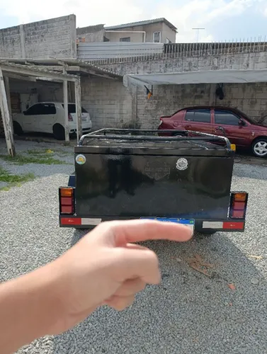 Vendo carretinha Baú semi nova!!