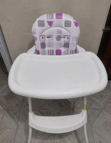 Cadeira de alimentação infantil