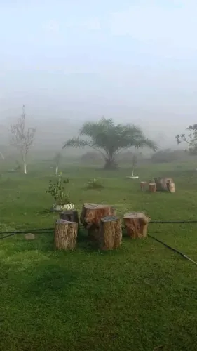 Sítio amplo com uma casa em construção