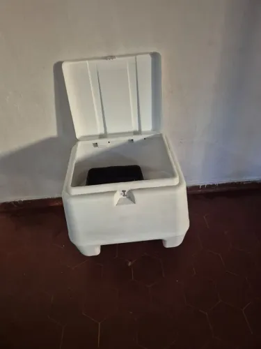 Baú Moto 80 Litros (Ideal para Titan 160) - Perfeito Estado!