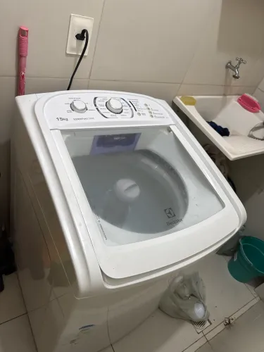 Máquina de lavar e centrifugar roupas 