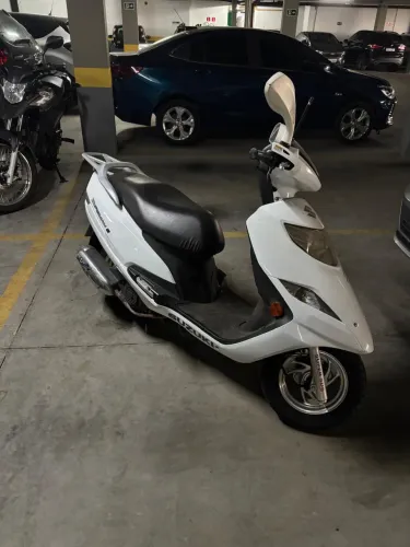 Suzuki Burgman i 125 2015 | Branca | R$ 9.200