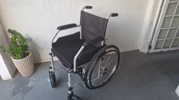 Cadeira de rodas fácil de desmontar e transportar