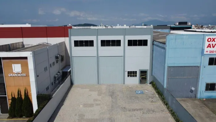 Galpão disponível para locação no Condomínio Industrial Firenze, com 620m² de área total e