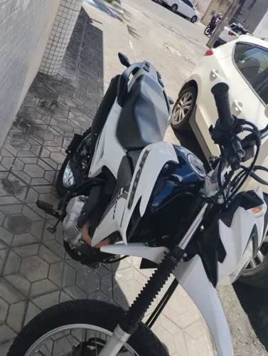 Vendo moto Bros branca único dono