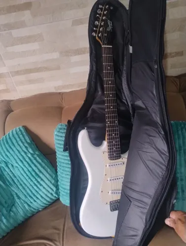 Guitarra Luther toda perfeita cordas novas toda regulada