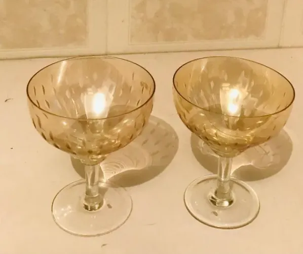 Duas taças em Cristal Blumenau - cor âmbar - lapidadas - década de 1960