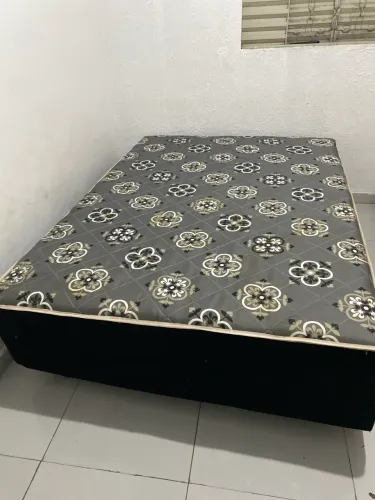 cama box seminova poucas vezes usada, obs: Madeira está quebrada *)
