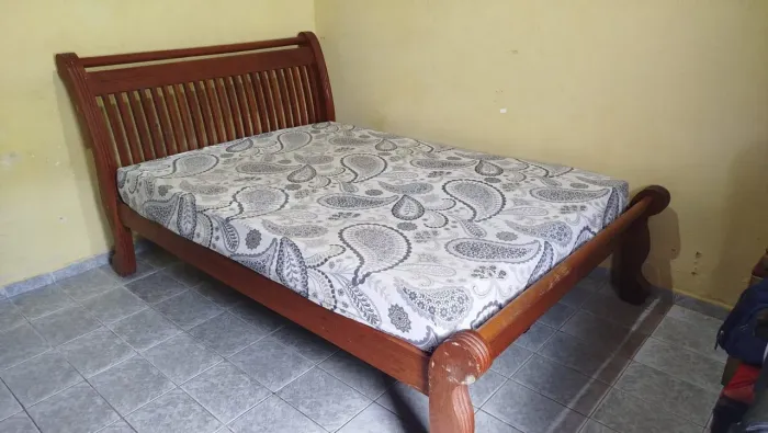 Cama casa,l semi- nova de Angelin pedra