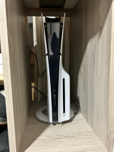 Playstation 5 slim 1TB. 2 Ctrls, 1 Edge, base carregadora, Headset JBL