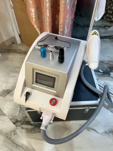 Máquina a laser de remoção de tatuagem e micropigmentação
