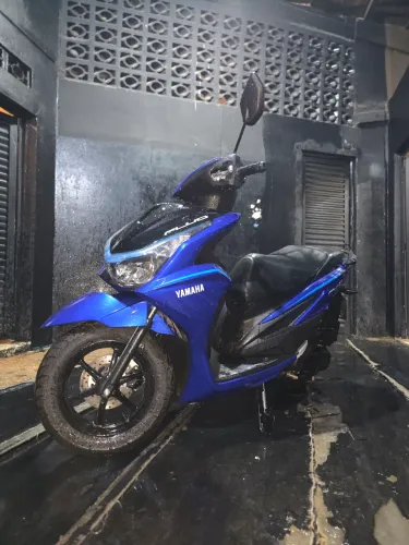 VENDO MOTO FLUO 0 KM