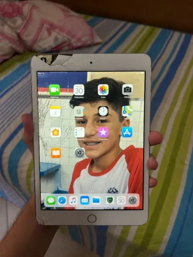 iPad Mini 3 64GB Dourado Original - Funcionando, Tela Quebrada
