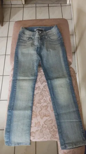 Calça jeans bordada