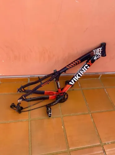 Quadro vk sem trinca zerado só pega e anda mando só com o macaquinho mais nada