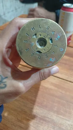 Cápsula militar defragada pra colecionadores 