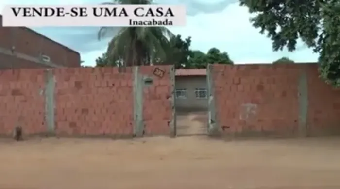 Vendo casa inacabada em Januária - MG.