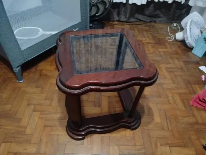 Mesa Lateral de Madeira com Tampo de Vidro