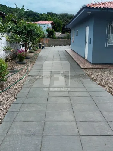 Casa de 4 dormitórios à venda em Santo Antônio