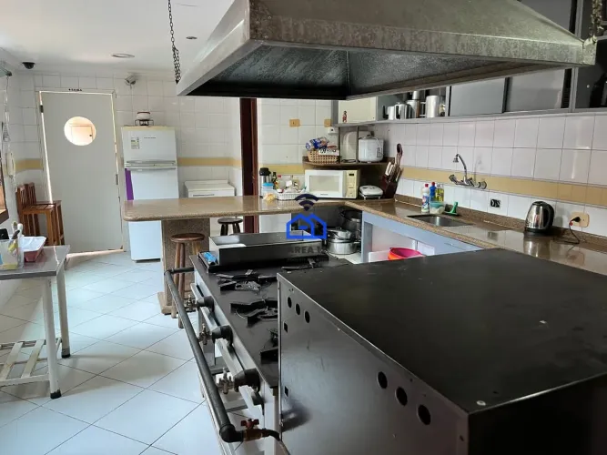 Ponto comercial para aluguel - Com uma grande cozinha, uma suíte máster e uma casa com 3 d