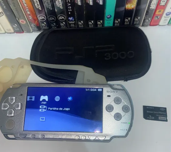PSP 3000 Prateado (Silver) + Case Oficial + Cartão de Memória