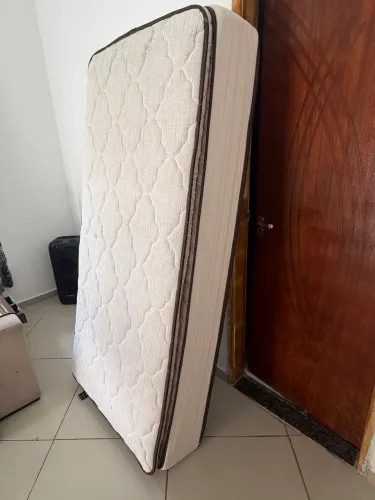 Vendo cama de solteiro, usada apenas 2 meses